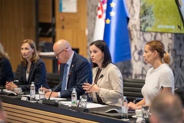 Predstavnici Općine Rešetari na svečanoj dodjeli Odluke o financiranju projekata razvoja zelene infrastrukture  u Zapolju