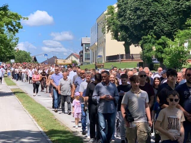 Tijelovo u novljanskim župama obilježeno procesijom i svečanim misnim slavljem