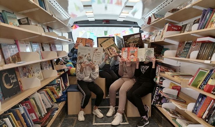 Knjiga u krugu: novi bibliobus i 16 tematskih programa