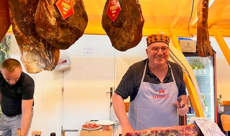 Sve popularniji Festival drniškog pršuta