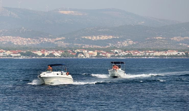 Strani nautičari kažnjeni zbog nedozvoljenog glisiranja