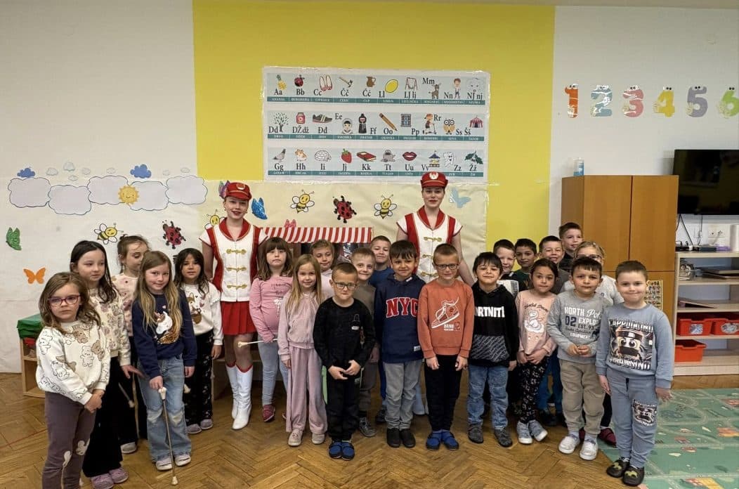 MAŽORETKINJE IZ KOTORIBE U VRTIĆU Juniorke razveselile djecu plesom i osmijehom