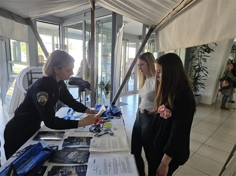 STRUKOVIZIJA Međimurski policajci predstavili zanimanje i mogućnosti školovanja