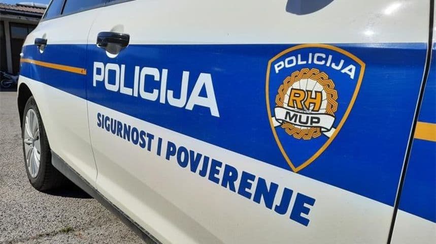 Policija na Pagu razbila lanac preprodaje droge, uhićeni Britanci i Talijan
