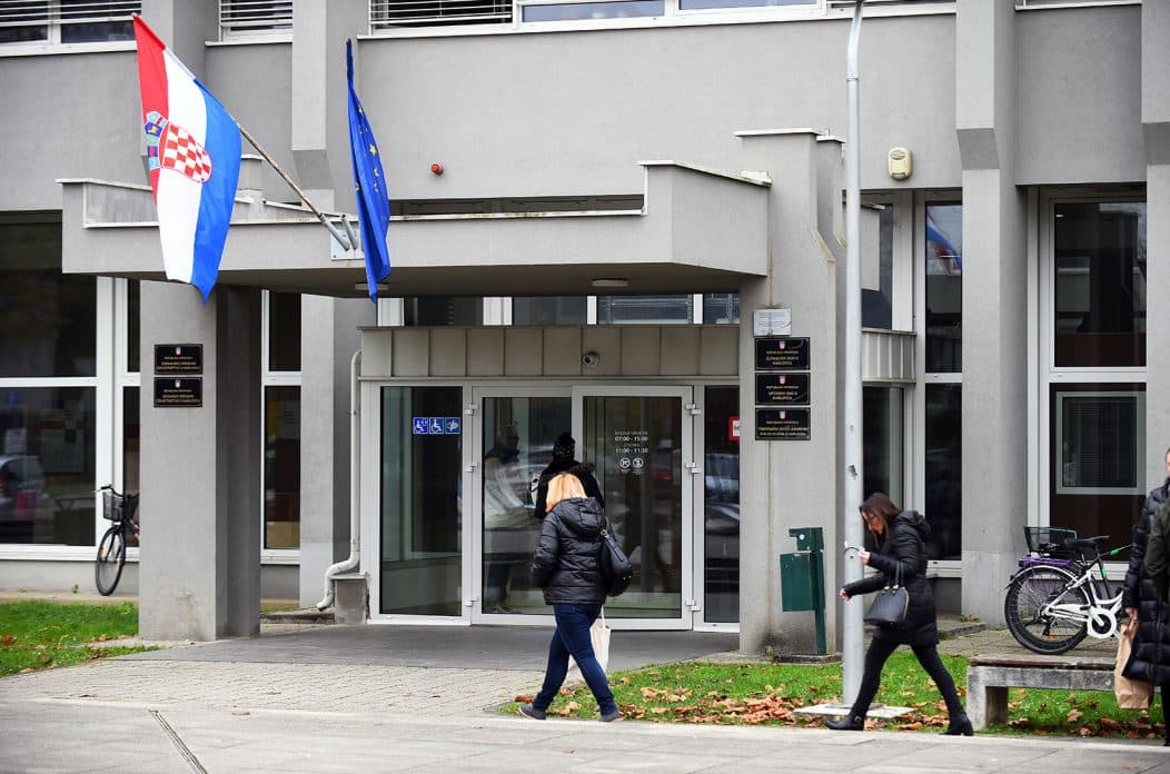 Ukrajinka osumnjičena da je u veljači u Varaždinu i Karlovcu varala u suradnji s nekim tko se lažno predstavljao kao liječnik