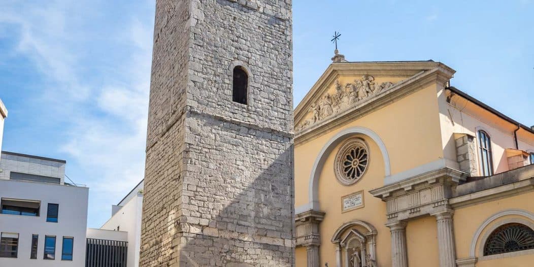 Nagnut 40 centimetara i star stoljećima: Počinje velika obnova riječkog Kosog tornja