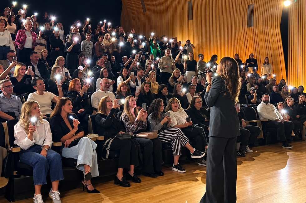 Aleksandra Radović razgalila srca publike u Kulturnom centru