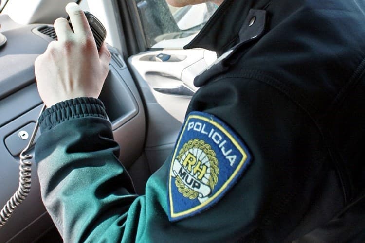 Policija u Šibeniku zaustavila 25-godišnjeg vozača. Odbio sva testiranja pa ga uhitili