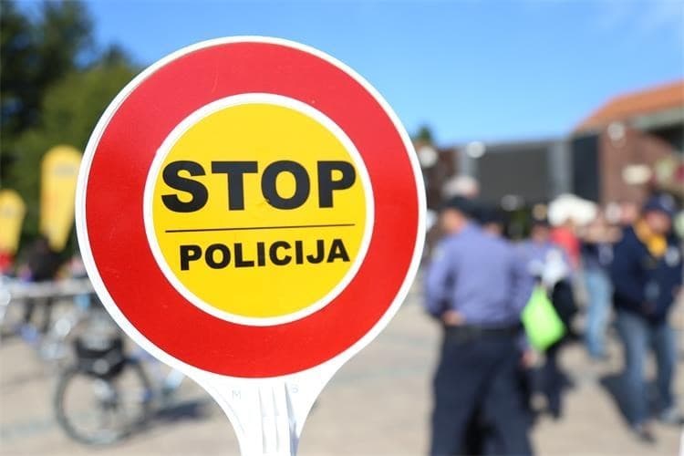 Zagrepčanin u Šibeniku vozio pijan i vrijeđao policajce pa završio iza rešetaka
