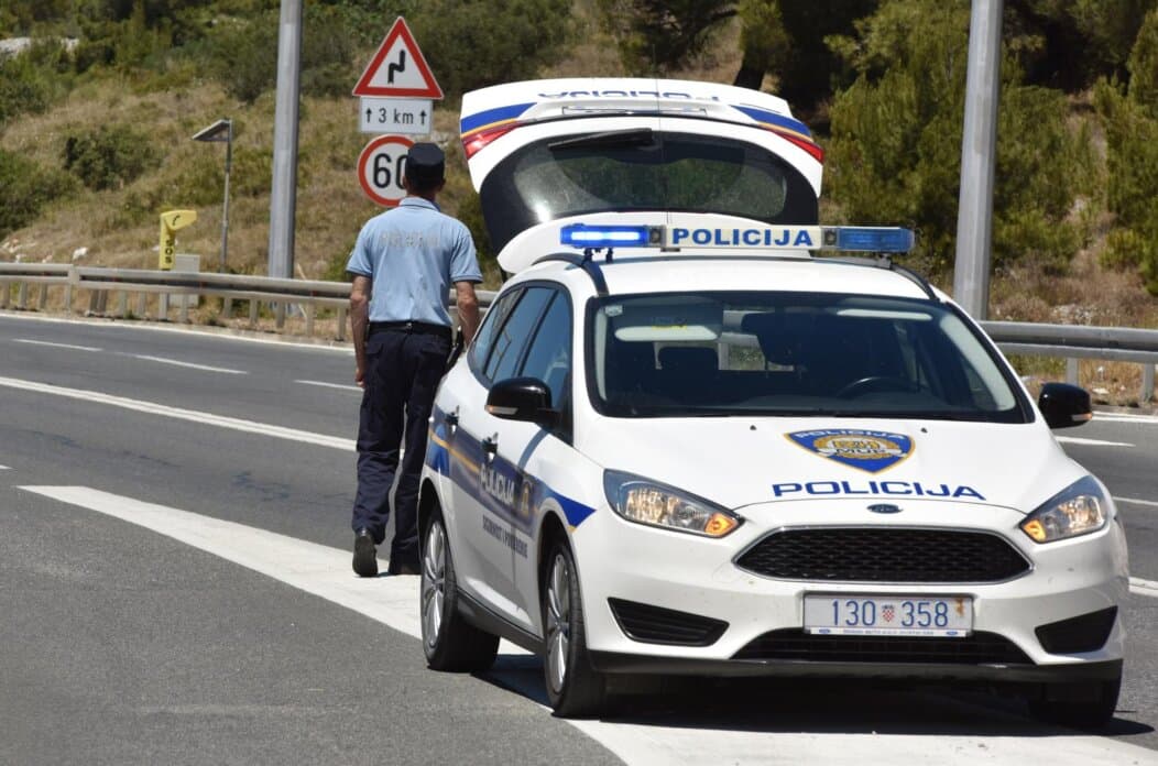 Kod Hreljina uhvaćena Ukrajinka koja je u autu čeških tablica prevozila ilegalne migrante