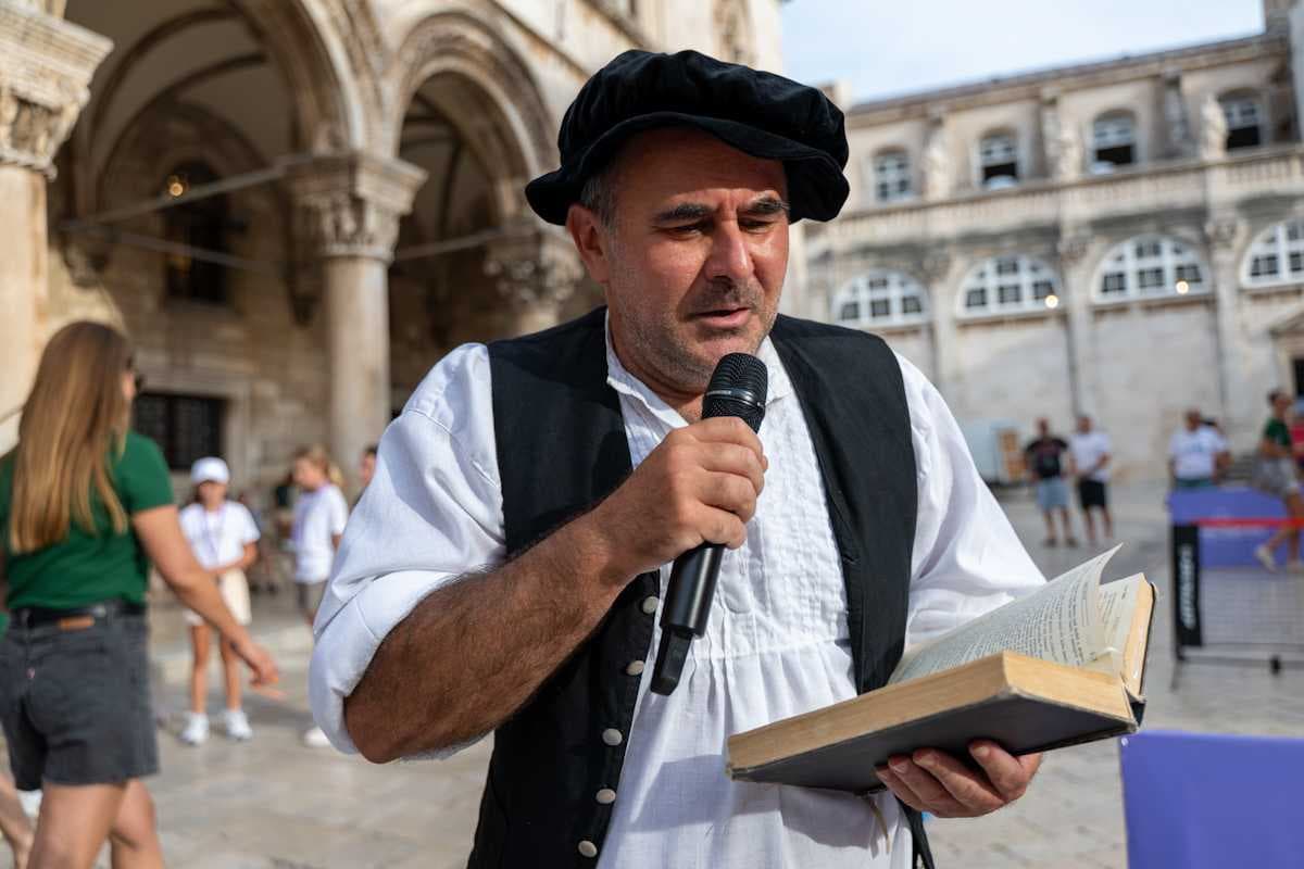 (FOTO) DUBROVNIK DUB BOWL Zabavno predstavljanje na Stradunu