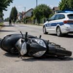 Pas istrčao iz dvorišta i izazvao nesreću: Motociklist završio u bolnici