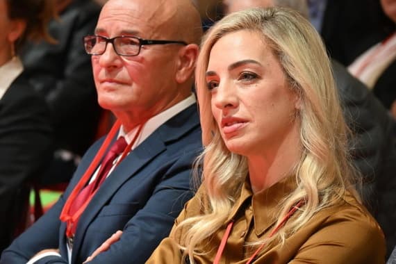 Politički incest provodi vijećnica Irena Peruško koja mi iz klupe dovikuje da općim s vijećnicima, 'shvatite to kako hoćete'