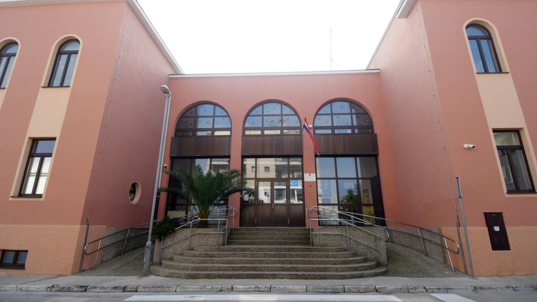 Vlada osigurala 172 milijuna eura za besplatne udžbenike, prehranu i prijevoz učenika