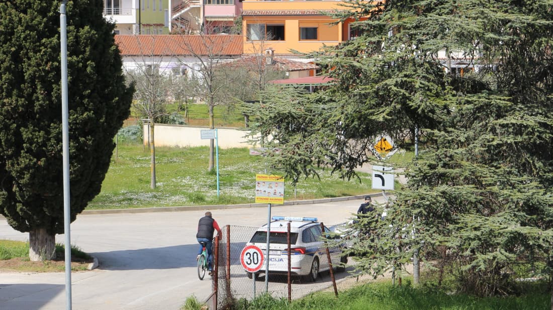 Trojac hara Istrom: Jedan odvraća pažnju, druga dvojica ulaze u kuću i kradu novac