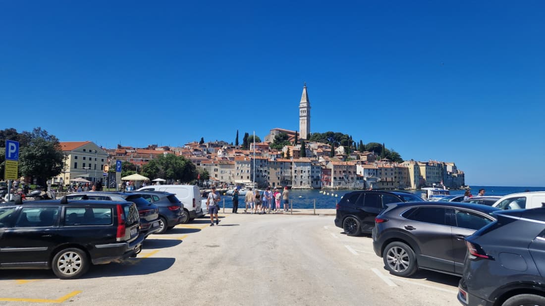 Veliki vodič za parkiranje u Istri! Evo gdje je najjeftinije ostaviti automobil u Rovinju, Puli, Poreču i Umagu