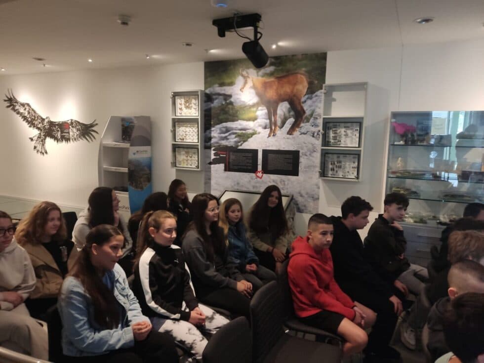 DAN PLANETA ZEMLJE Šestaši iz škole oca Petra Perice učili o svemiru, Zemlji i planinskon klimi