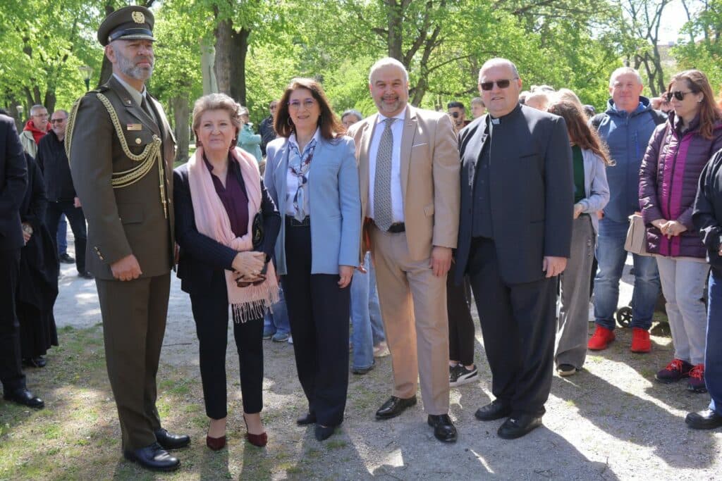 Položeni vijenci podno spomenika hrvatskim junacima u Bečkom Novom Mjestu