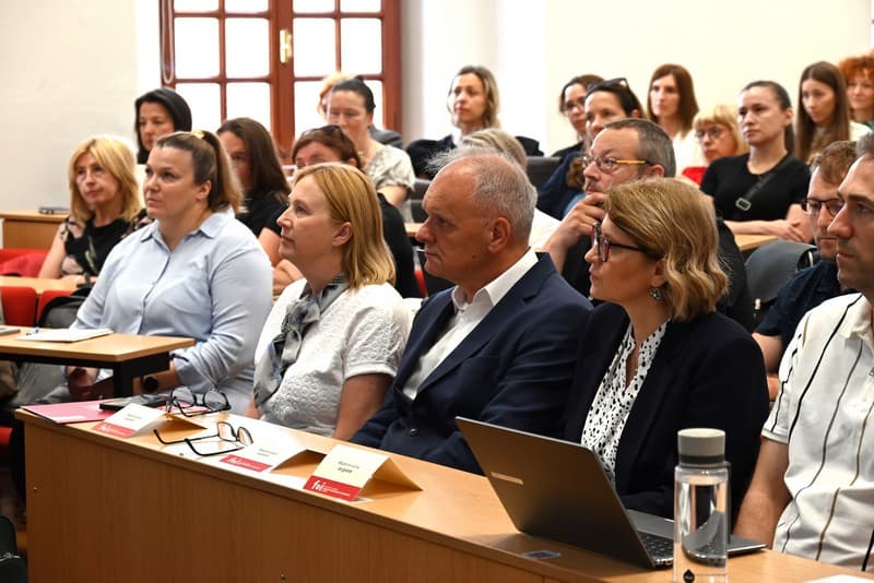 Gotovo 200 učitelja informatike i računalstva iz cijele Hrvatske u Varaždinu na FOI-ju