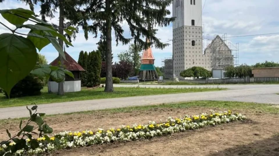 Uz crkvu u centru Velike Trnovitice uredit će se park: ''Uklonit ćemo staro drveće, postaviti staze…''