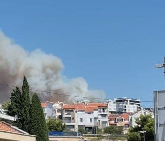 Izbio požar u zaleđu Primoštena, kod Prhova i Furčića, na terenu 30 vatrogasaca