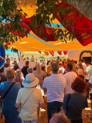 Murterini i stanovnici susjednih mjesta i danas u hodočastili Gospi od Tarca u uvali Tarac, na otoku Kornatu
