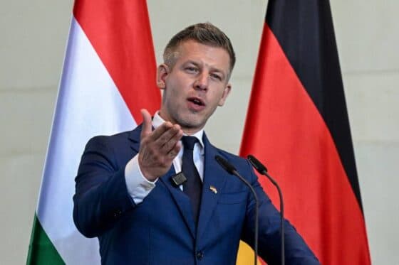 Magyar najavio ukidanje ograničenja o posvajanju djece za istospolne parove