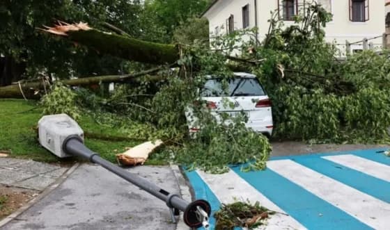 Sloveniju sinoć zahvatilo nevrijeme, tuča veličine loptice za golf