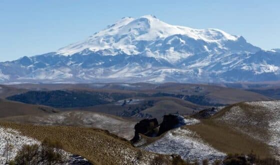 Dvoje planinara iz BiH poginulo na planini Elbrus, za troje se traga