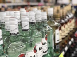 Vladajući i oporba složni glede regulacije prodaje alkohola iza 21 sat