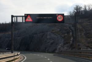 HAK: Zbog bure zabrane za pojedine skupine vozila na Jadranskoj magistrali