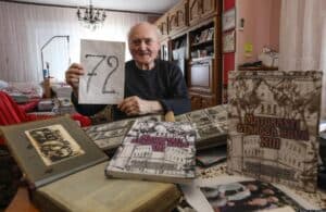 [VIDEO] Josip Volf svake godine sam obilježava godišnjicu mature ispred svoje škole u Koprivnici