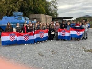 Križevački branitelji i učenici zajedno čuvaju sjećanje na Domovinski rat, posjetili mjesta stradanja branitelja