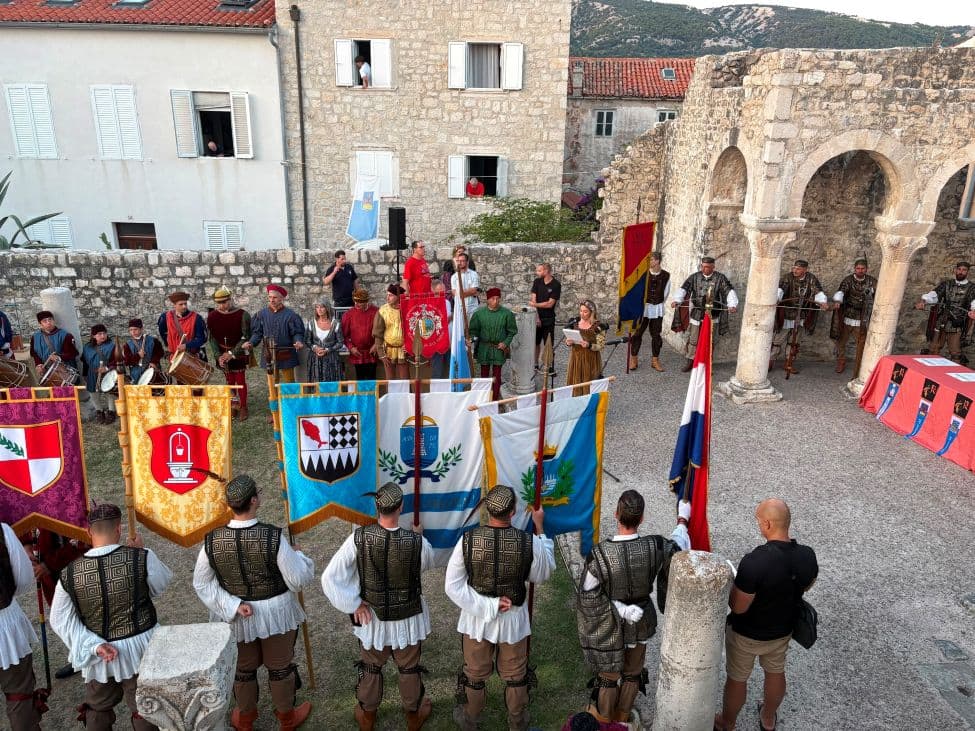 Svečano otvorena jubilarna 25. Rapska fjera: Rab potvrdio prijateljstvo s europskim gradovima