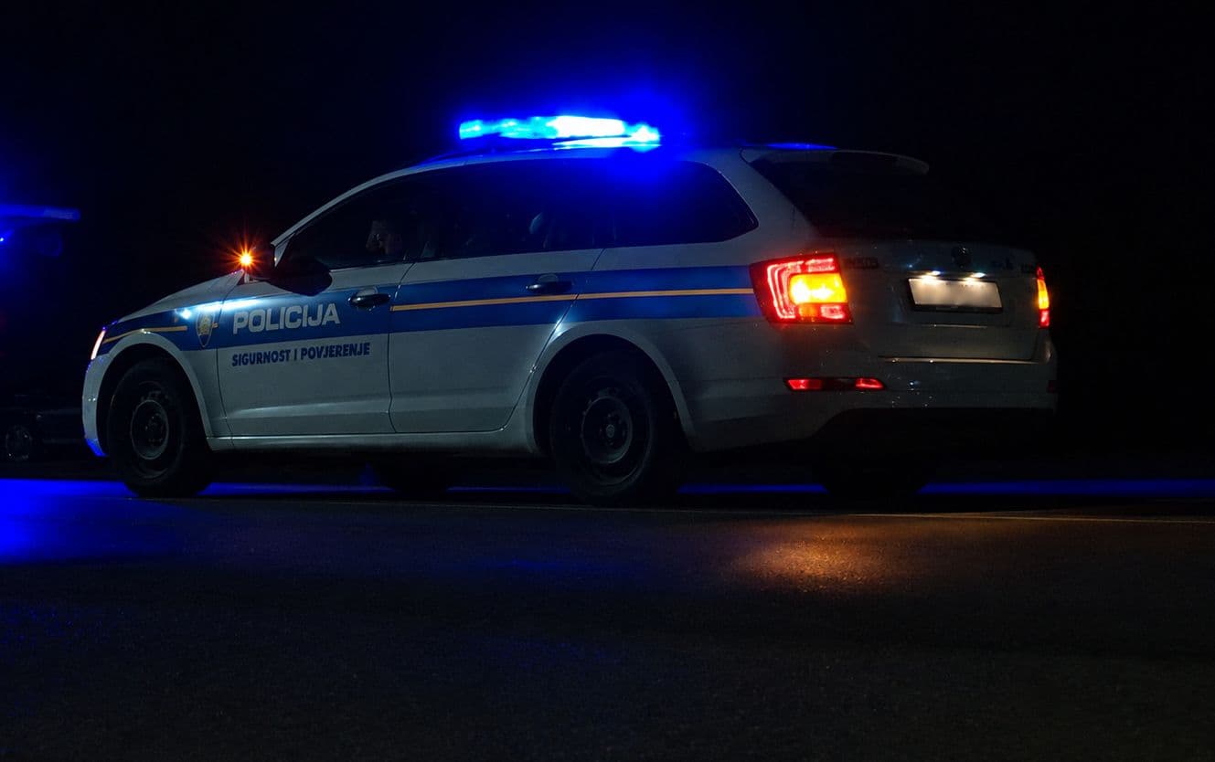 Vozač bježao od policije pa se polio benzinom i prijetio samozapaljenjem