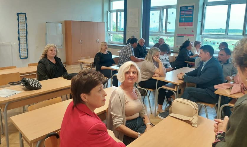 Nakon četiri desetljeća ponovno u školskim klupama: Generacija 1971. Osnovne škole Štefanje oživjela uspomene