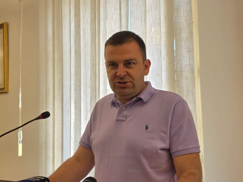 Gradonačelnik darivao najbolje učenike osnovnih škola