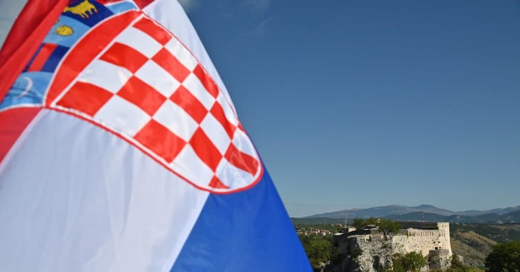 Dan uoči Oluje: HRT servirao Pusiće, Jelačićev plac bez hrvatskih zastava, a Srbi obilježavaju dan žalosti!
