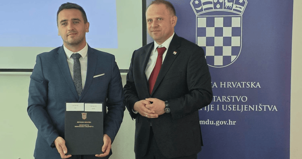 Gradu Otoku uručeni ugovori Ministarstva demografije vrijedni 65 tisuća eura !