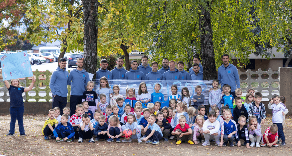 Nebeskoplavi posjetili mališane Dječjeg vrtića Stribor u Vinkovcima