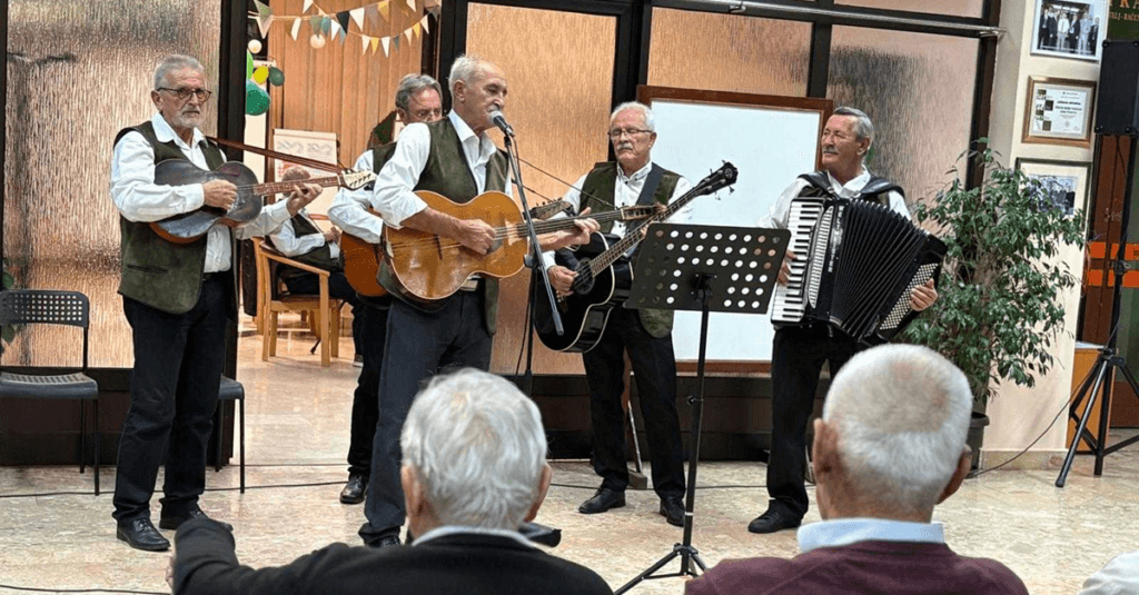 Tamburaši KUD-a Šumari održali koncert u Domu za starije i nemoćne osobe u Vinkovcima