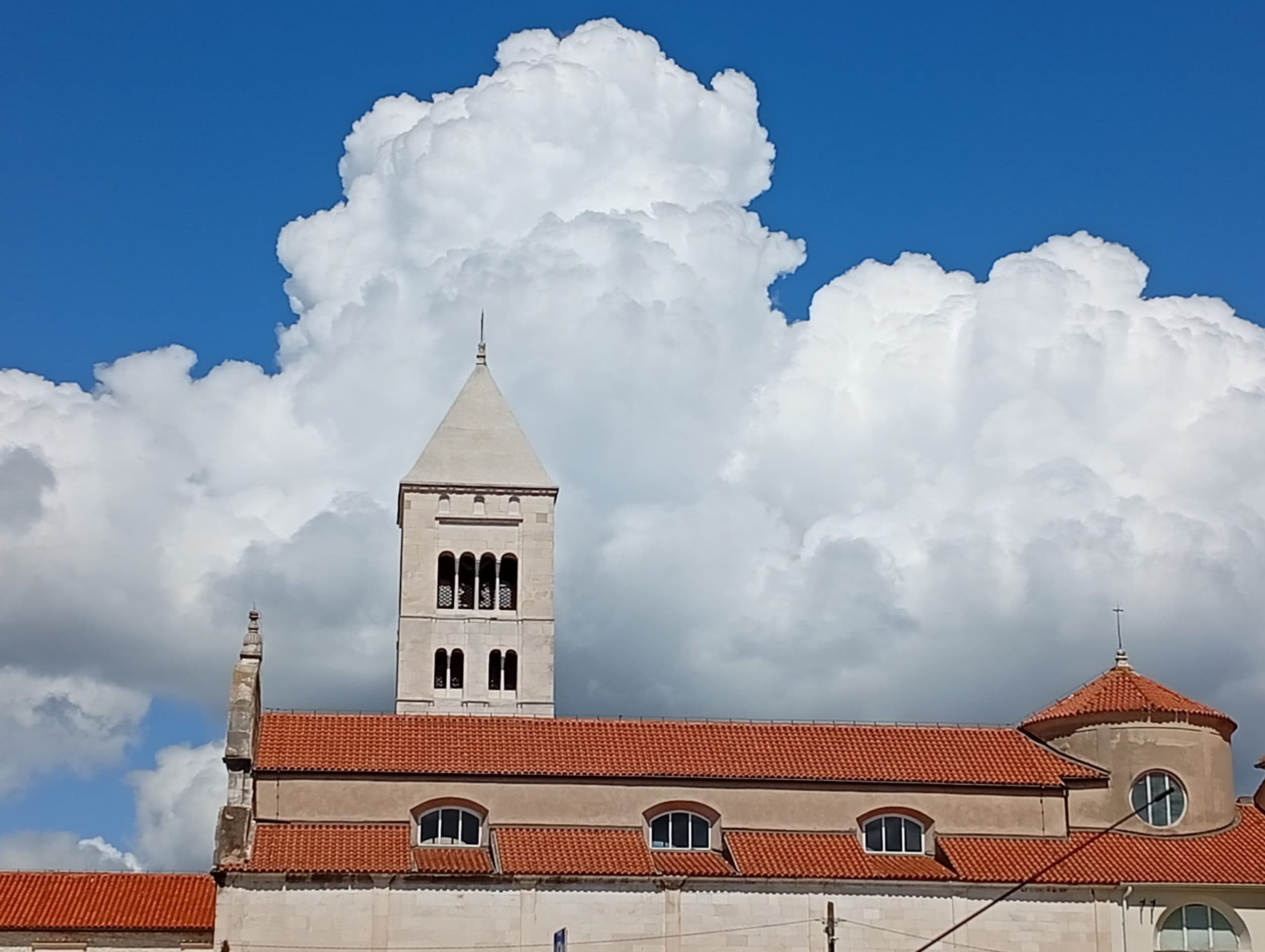 RAZMJERNO VJETROVITO Uz sunčana razdoblja puhat će umjerena bura