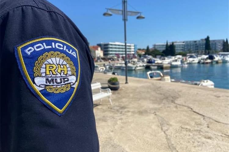ODVEDEN NA SUD Čeh s nožem u ruci gurao prolaznike na plaži