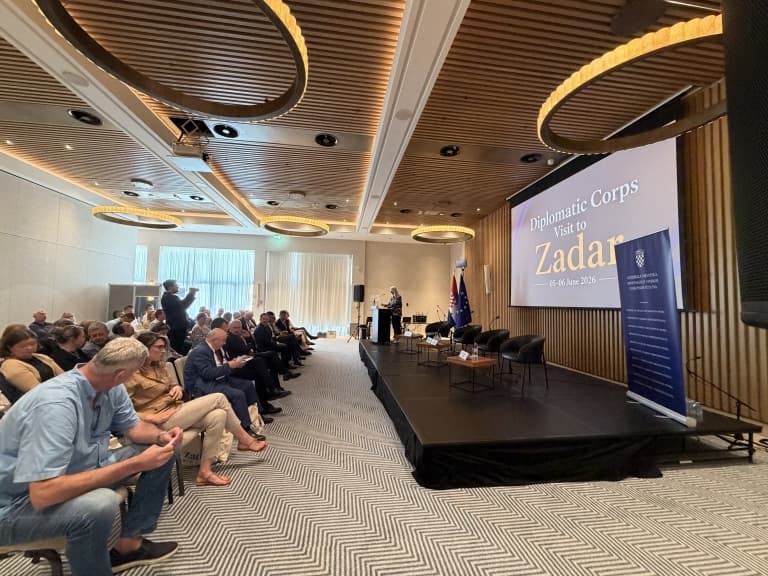 DIPLOMATSKI ZBOR Predstavljena autobiografija “The Smile” posvećena legendarnom Kreši Ćosiću
