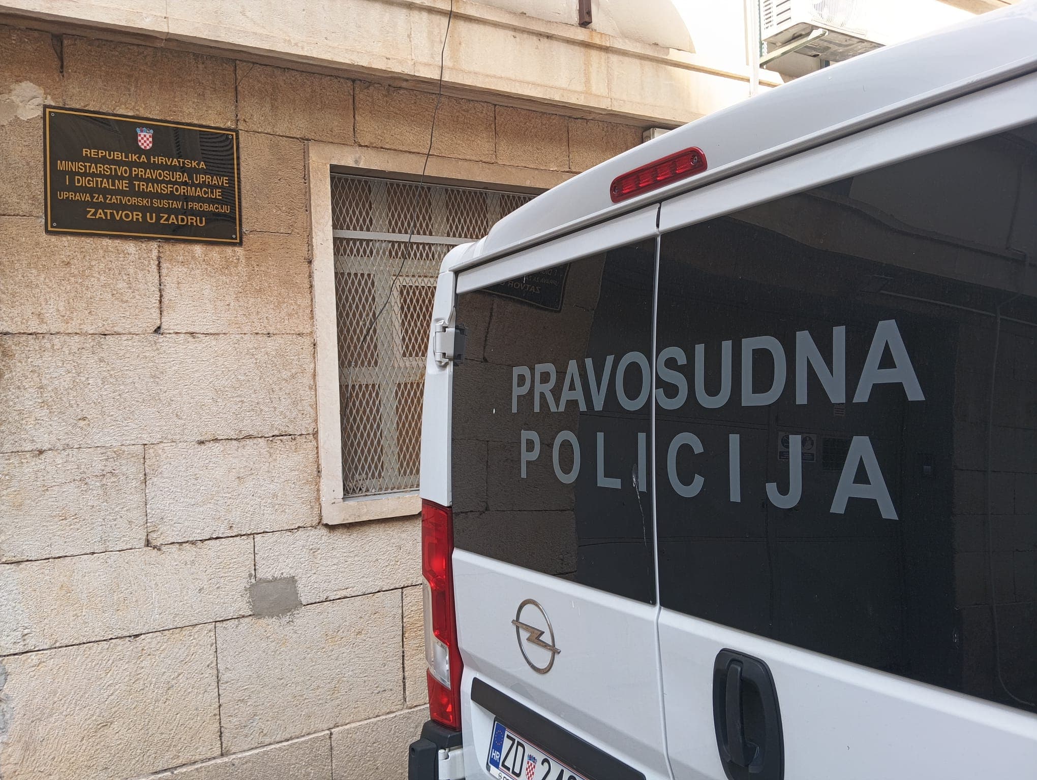 UHIĆEN VOZAČ Iako mu je ukinuta vozačka, sjeo za volan i odbio test na drogu