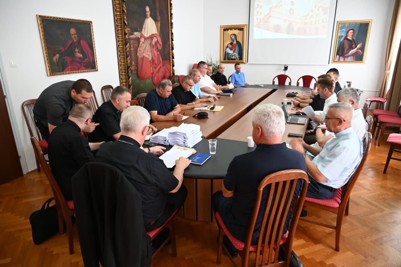 ZADARSKA NADBISKUPIJA Održana sjednica Svećeničkog vijeća