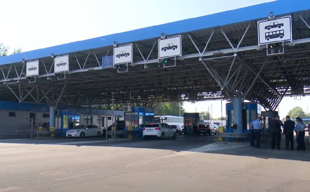 Na području Slavonskog Broda uhićena dvojica krijumčara migranata: dio stranih državljana vozili u prtljažniku automobila