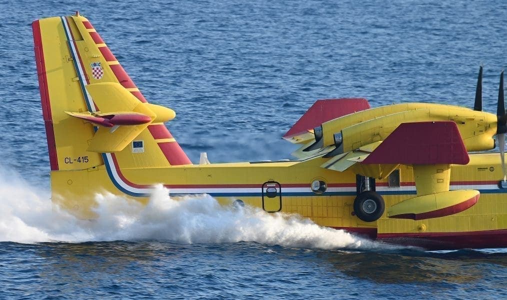 Piloti kanadera su pravi čarobnjaci: Pogledajte snimku s požara iznad Dicma