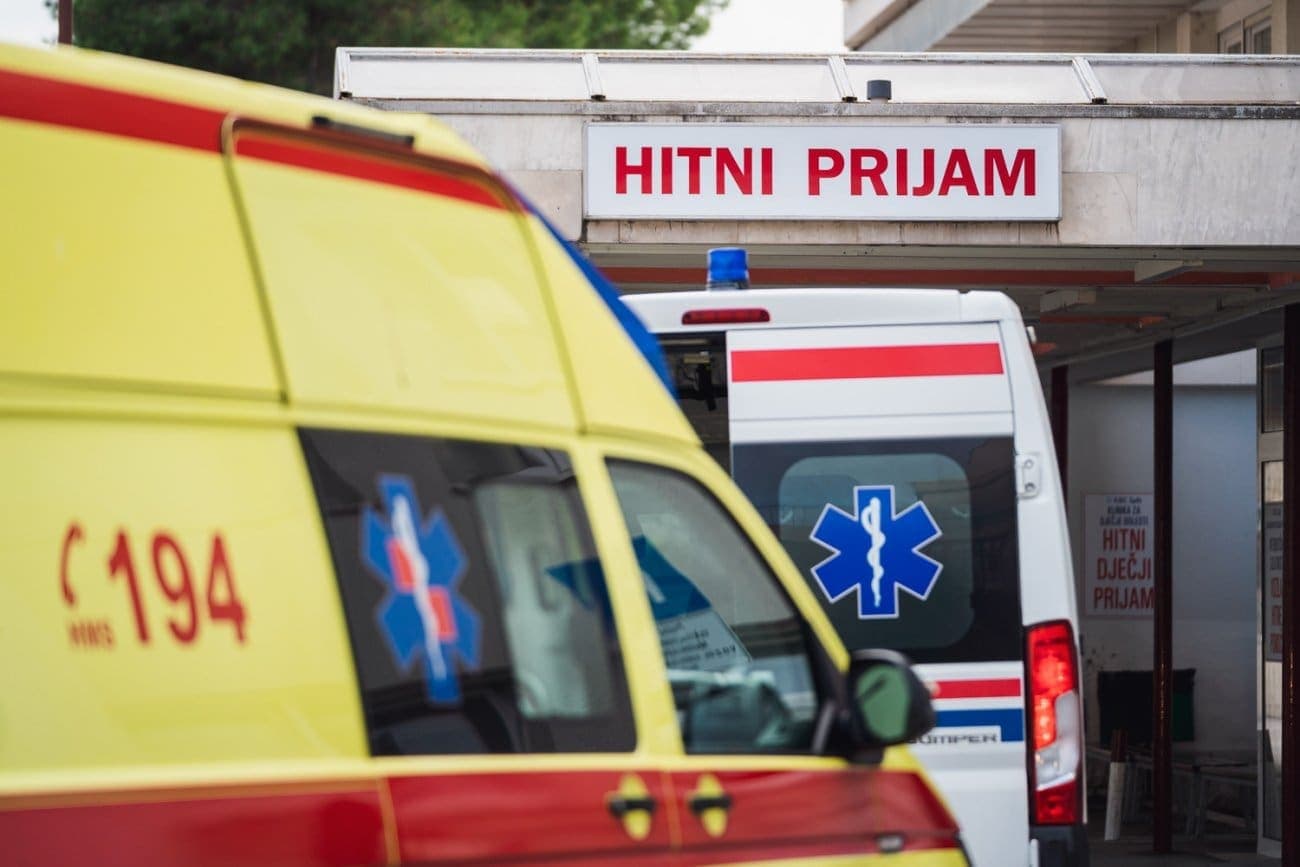 Teška prometna: Motociklist s ozljedama opasnima po život prevezen u splitsku bolnicu