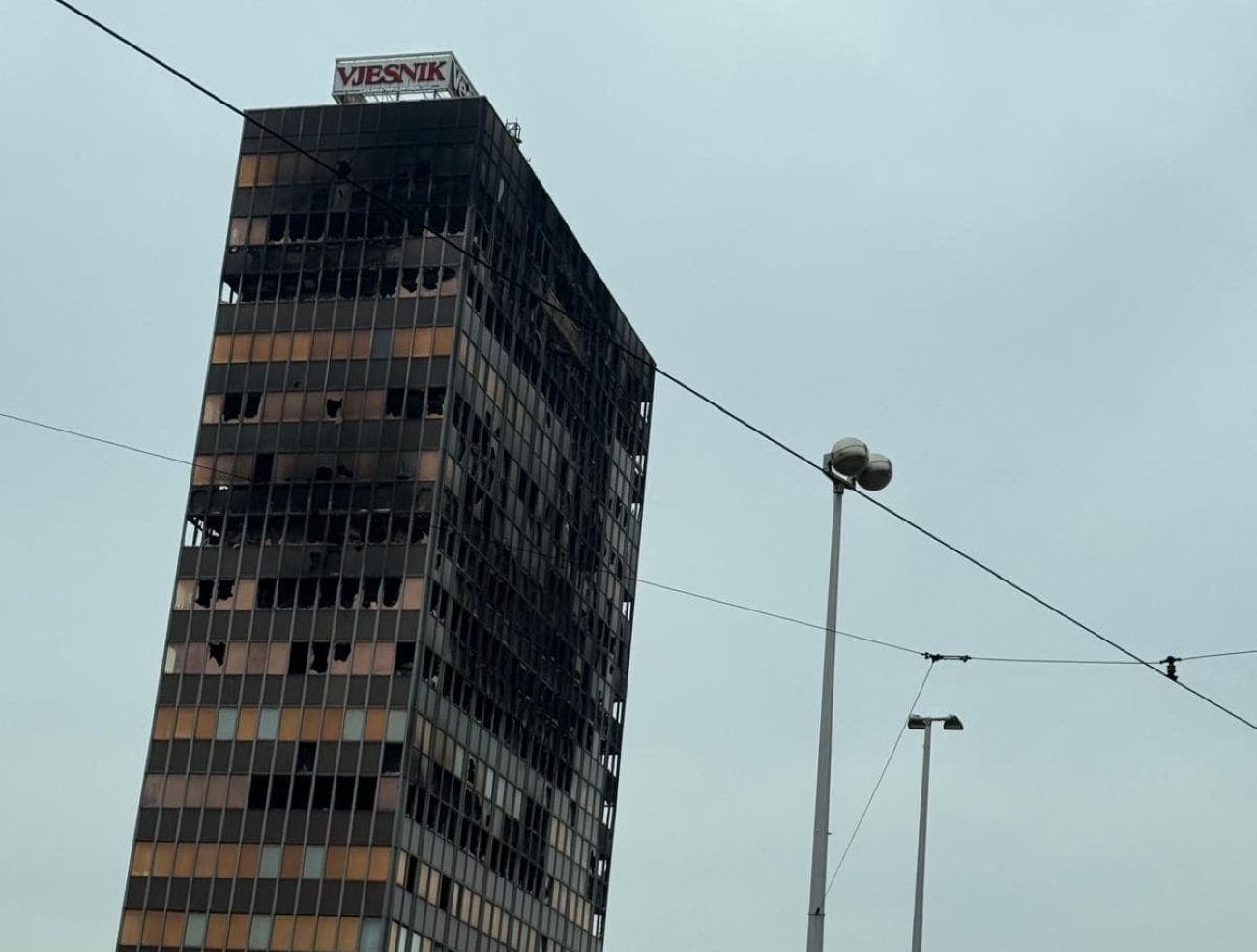 Maturanti osumnjičeni za palež Vjesnika pušteni na slobodu